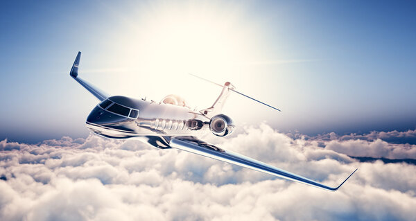 Фото черного роскошного универсального дизайна частного самолета, летящего в голубом небе. Огромные белые облака и солнце на заднем плане. Концепция деловых поездок. Горизонтально. 3d-рендеринг
