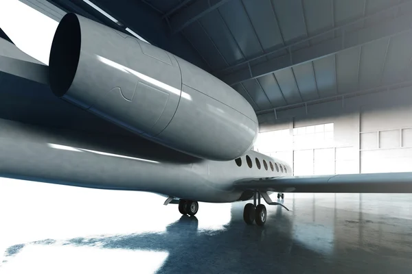 Φωτογραφία του λευκού γυαλιστερό πολυτελές γενικό Design ιδιωτικό πάρκινγκ Jet στο αεροδρόμιο υπόστεγο. Τσιμεντένιο πάτωμα. Επαγγελματική ταξιδιωτική εικόνα. Οριζόντια, θέα πίσω από την τουρμπίνα. Εφέ φιλμ. απόδοση 3D. — Φωτογραφία Αρχείου