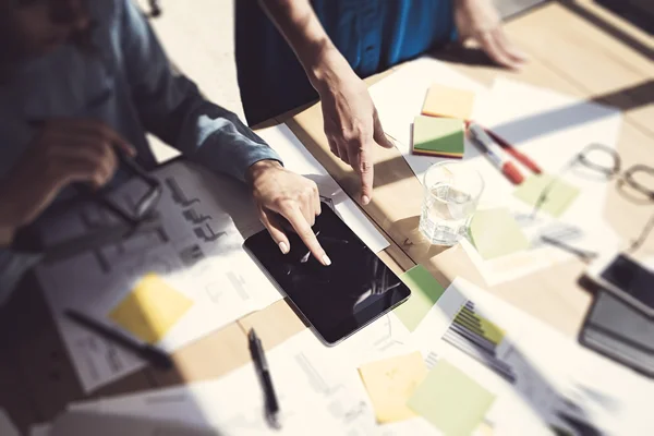 Womans Touch Display Digital Tablet Hand.Project Managers Researching Process.Business Team Working Startup modern Office.Analyze market stock.Using electronic devices,papers,notes wood table.Blurred. — Stockfoto