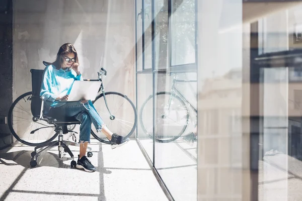 Blogger Hipster use Notebook Agency Loft Studio.Student Researching Process Home.Young Woman Working Business Startup modern Office.Analyze new creative market strategy.Blurred,film effect.Horizontal. — Stock Photo, Image