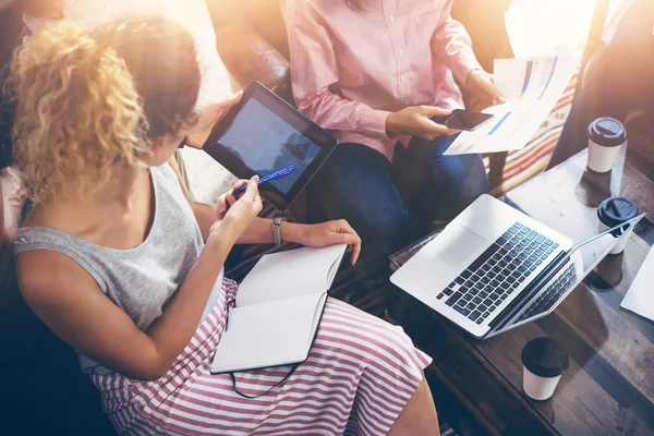 Persone che fanno grande lavoro — Foto Stock