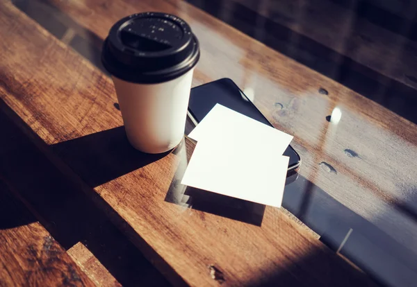 Visitekaartjes en koffie cu — Stockfoto