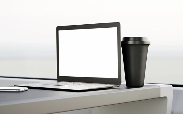 Laptop-Bildschirm und Tasse leer — Stockfoto