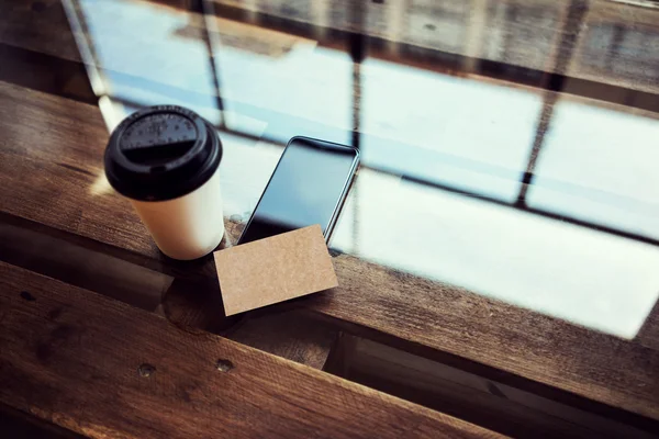 Visitenkarte und Kaffeetasse — Stockfoto