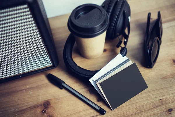 비즈니스 카드와 커피 컵 — 스톡 사진