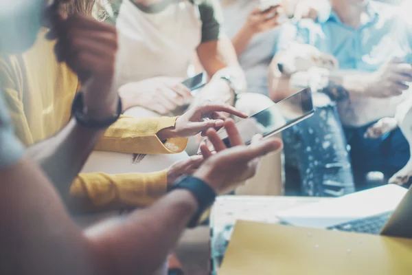 Divano seduta Hipsters — Foto Stock