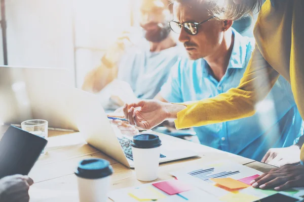 Coworkers Fare grandi affari — Foto Stock