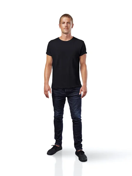 Mann trägt schwarzes T-Shirt. — Stockfoto