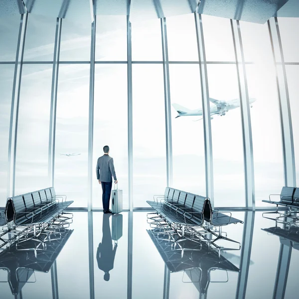 Biznesmen na lotnisku — Zdjęcie stockowe