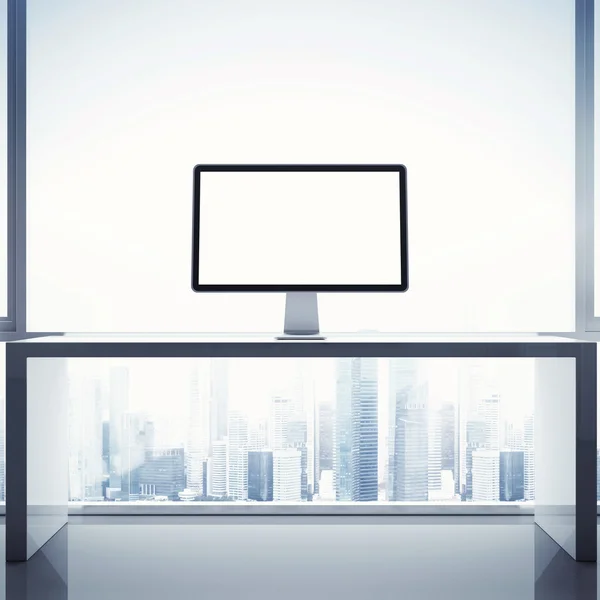 Interior con pantalla de ordenador — Foto de Stock