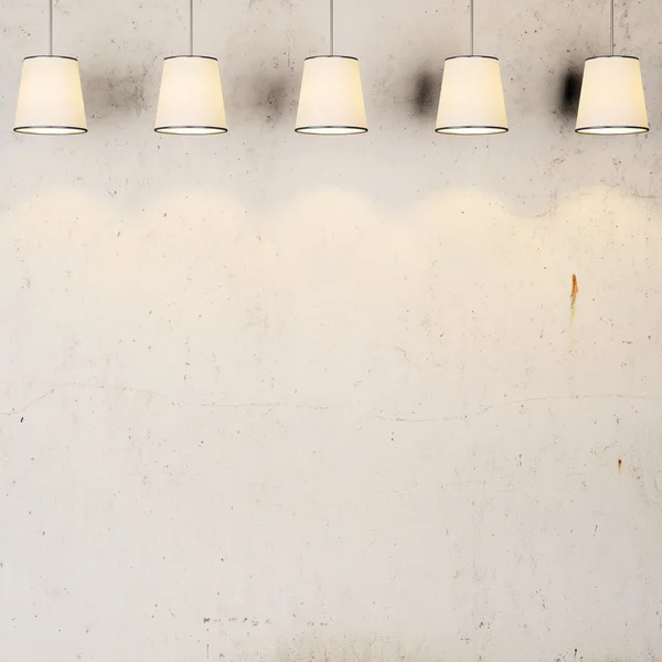 Parede vintage de concreto com lâmpadas — Fotografia de Stock