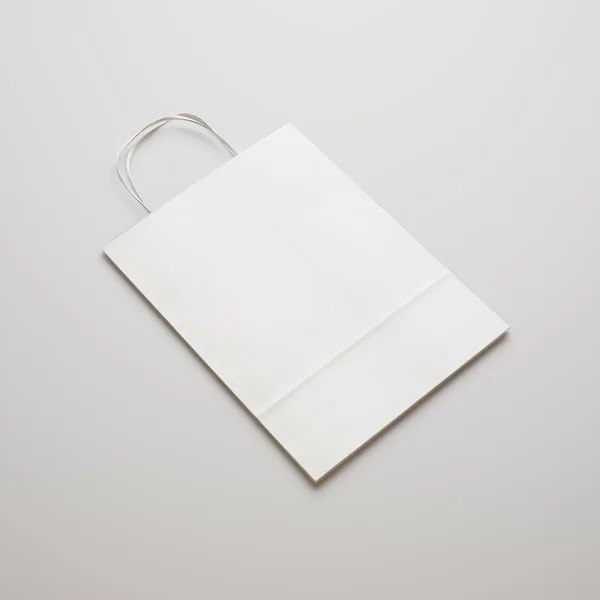 Bolsa de papel en blanco con asas — Foto de Stock