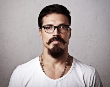 sakallı adam gözlük