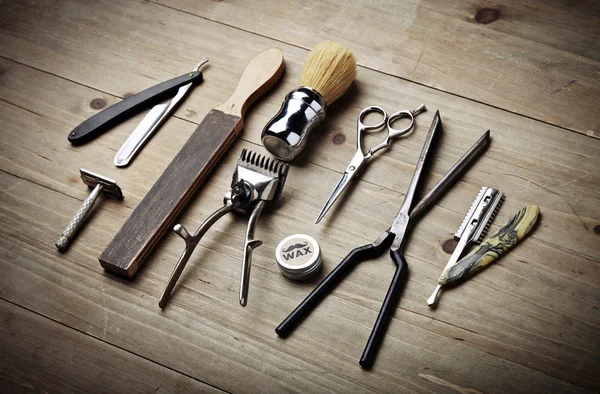 Старинные инструменты парикмахерской — стоковое фото