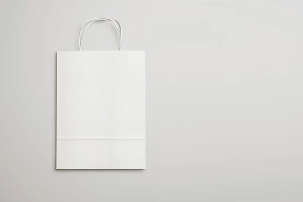Saco de compras de papel branco — Fotografia de Stock