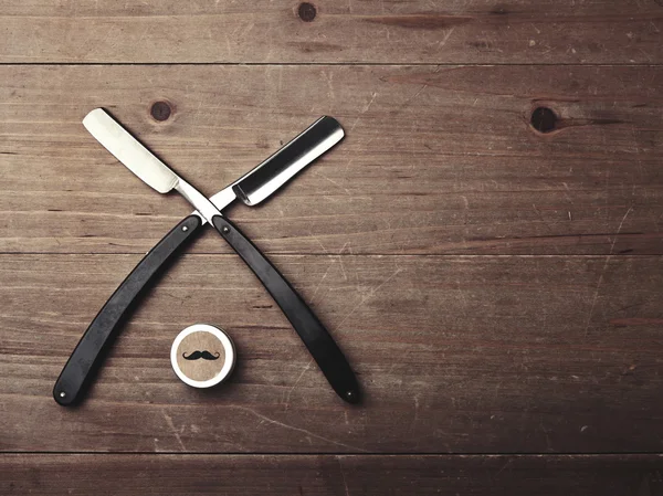 Fecho de duas lâminas de barbear e caixa de cera — Fotografia de Stock