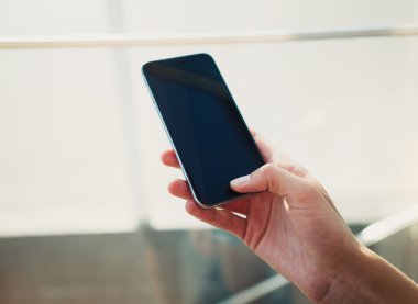 akıllı telefon elinde