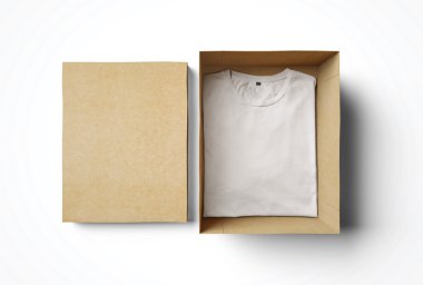Boş izole kutu ve beyaz tshirt 