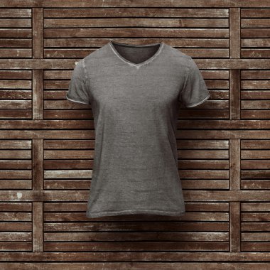 Koyu gri t-shirt izole