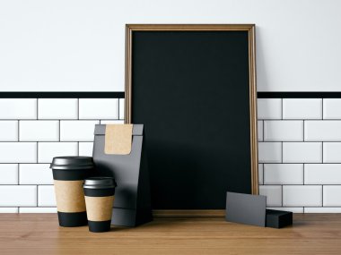 Tablo boş öğeleri ile siyah poster