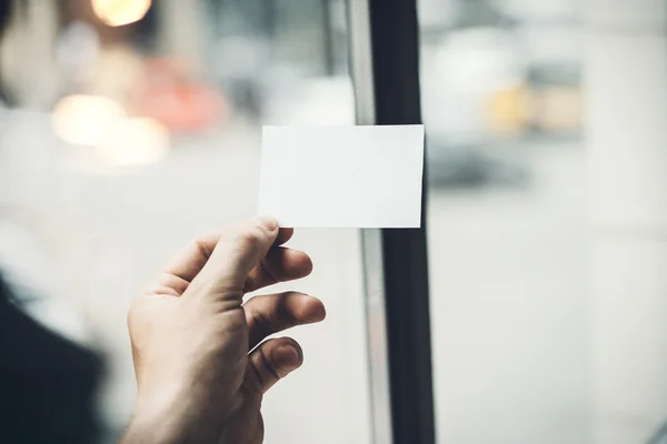 Cartão comercial de mão — Fotografia de Stock