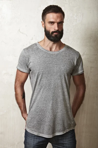 Guy wearing blank grey t-shirt — Stock Photo, Image