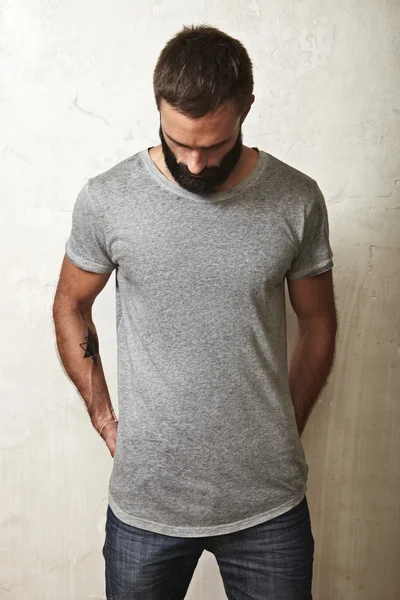 Bearded man wearing grey t-shirt — 스톡 사진