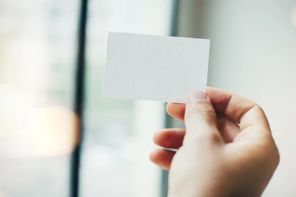 Cartão comercial de mão — Fotografia de Stock