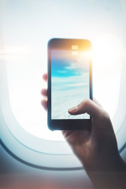 Bir smartphone ellerini, özel jet teslim kız alay et