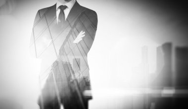 Şehir ve genç işadamı çift pozlama