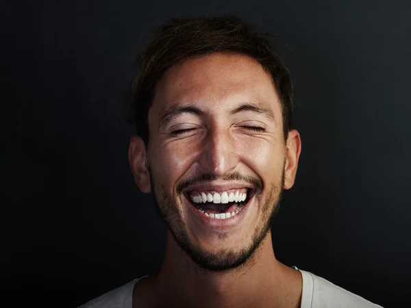 Lachende jongeman — Stockfoto