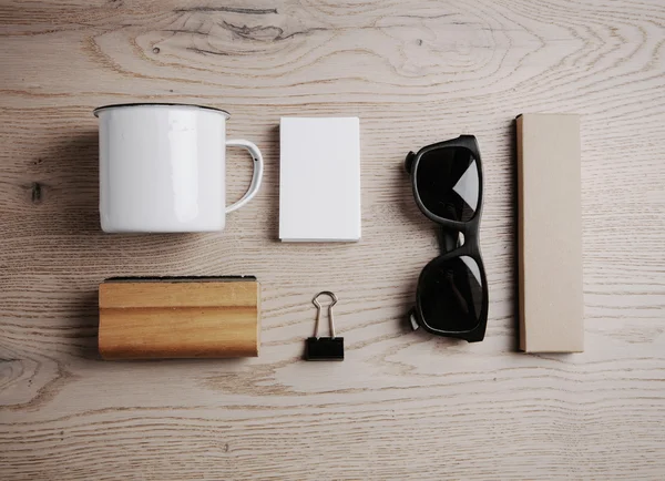 Office elementen en zonnebril — Stockfoto