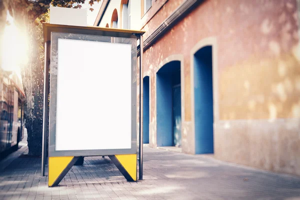 Caja de luz vacía en la parada de autobús. Horizontal — Foto de Stock