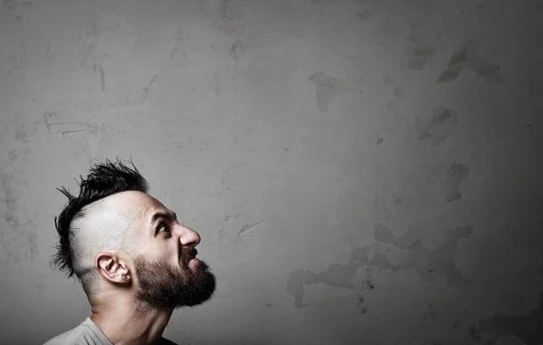 Portrait of brutal man wearing white tshirt and looks angry. Horizontal — 图库照片