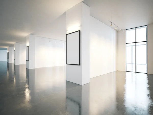 Galeria espaço aberto em branco interior com tela. Renderização 3d — Fotografia de Stock