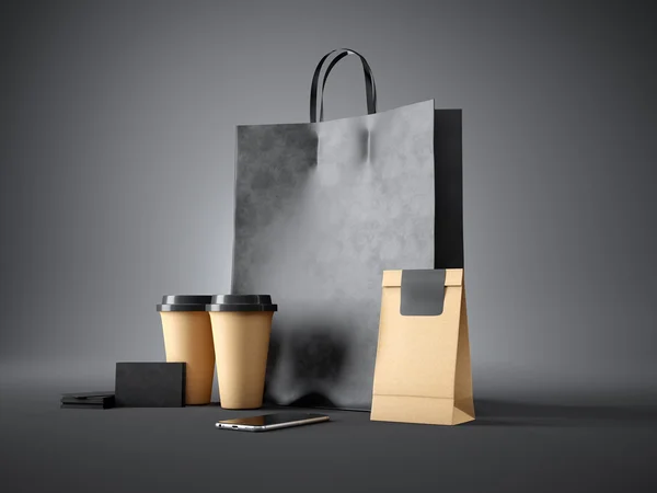 Conjunto de saco de compras preto, duas xícaras de café marrom, cartões de visita em branco e smartphone design genérico. Renderização 3d — Fotografia de Stock