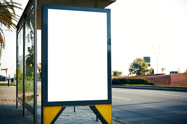 Lightbox vazio na parada de ônibus — Fotografia de Stock