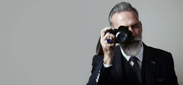 Bearded gentleman makes the photo — Stok fotoğraf