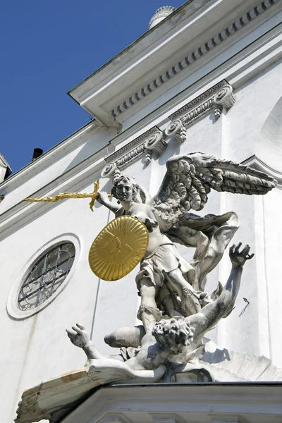 Posąg St. Michael — Zdjęcie stockowe