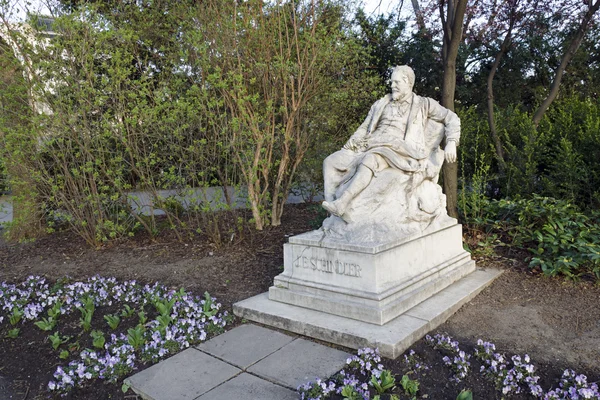 La estatua de Emil Jacob Schindler en el parque de la ciudad de Viena Imagen de stock