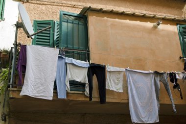 Bir iç çamaşırı ile İtalyan pencere