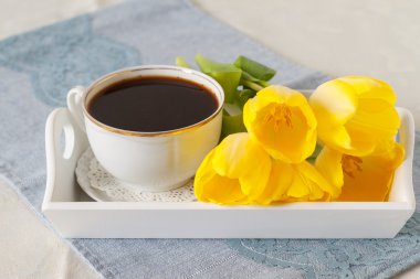 Bir tablo üzerinde romantik Kahvaltı