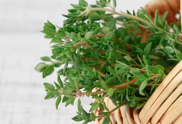 Green thyme in a basket, close up — Stock Photo, Image