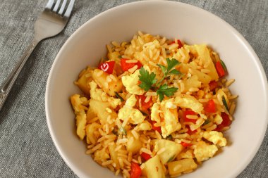 Tayland ananaslı kızarmış pirinç.