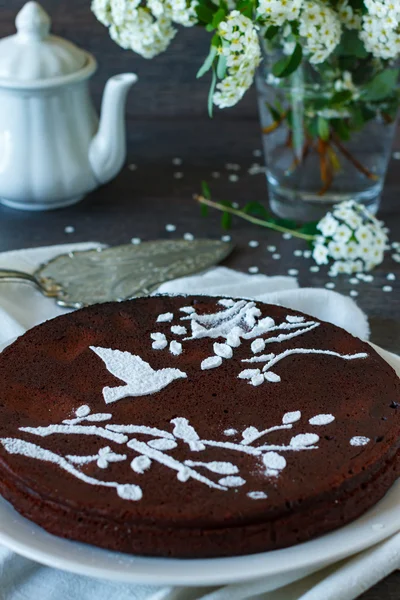 Choklad brownies på rustika våren inredning — Stockfoto