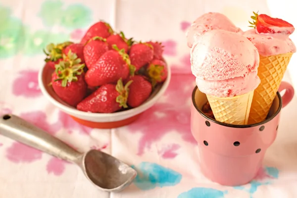 自制草莓冰淇淋 — 图库照片