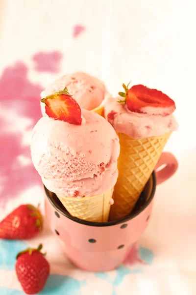 Helado casero de fresa —  Fotos de Stock