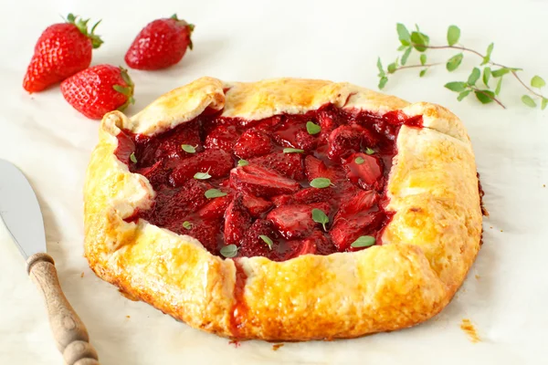 Aardbei galette op een tafel — Stockfoto