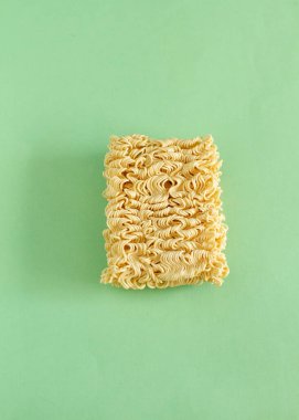 Hazır ramen eriştesi.