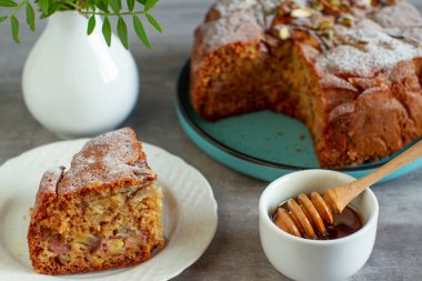Ev yapımı, kırsal elmalı kahveli kek.
